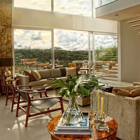 Arquitetura moderna com vidro para projetos residenciais