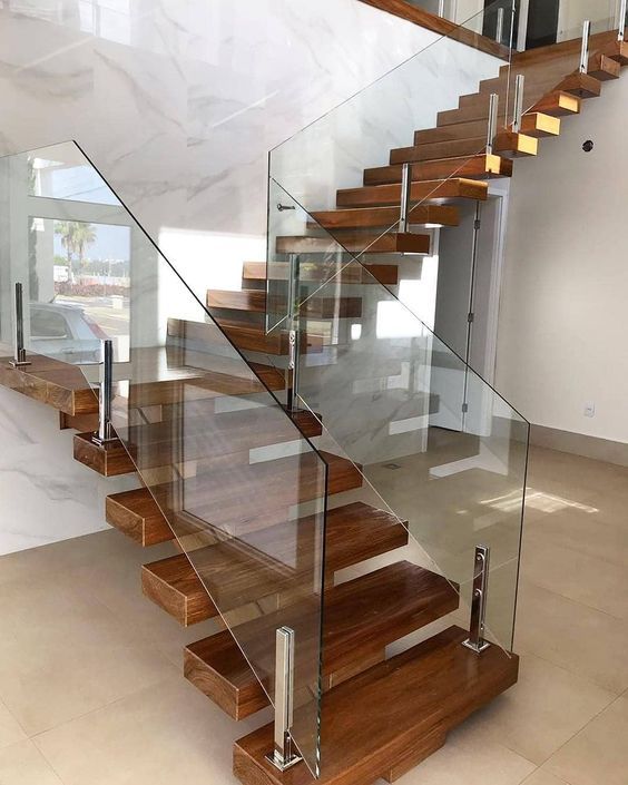 corrimão de vidro laminado temperado com torres de inox cromada