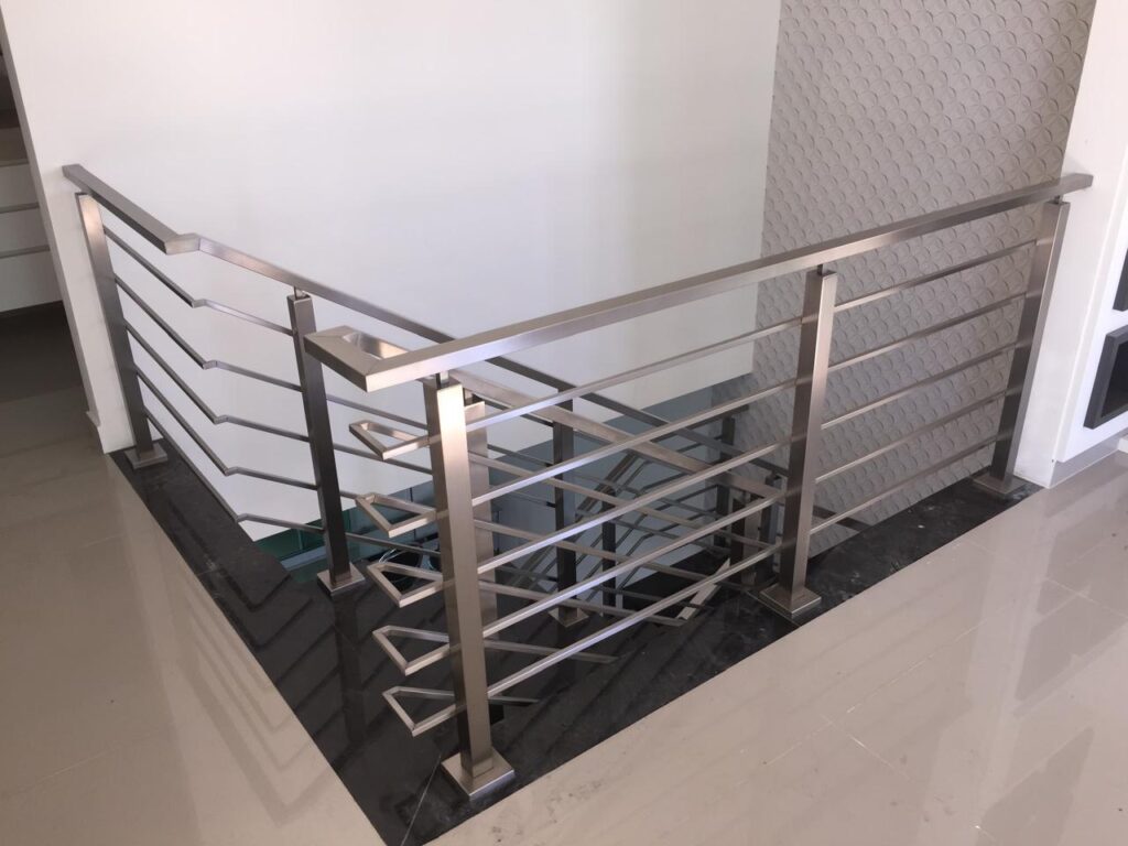 CORRIMÃO DE INOX COM BARRINHAS Campinas