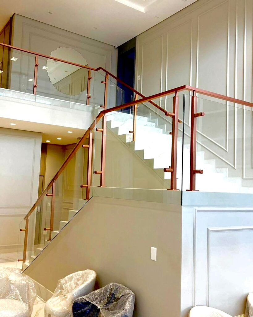Corrimão de inox com pintura especial