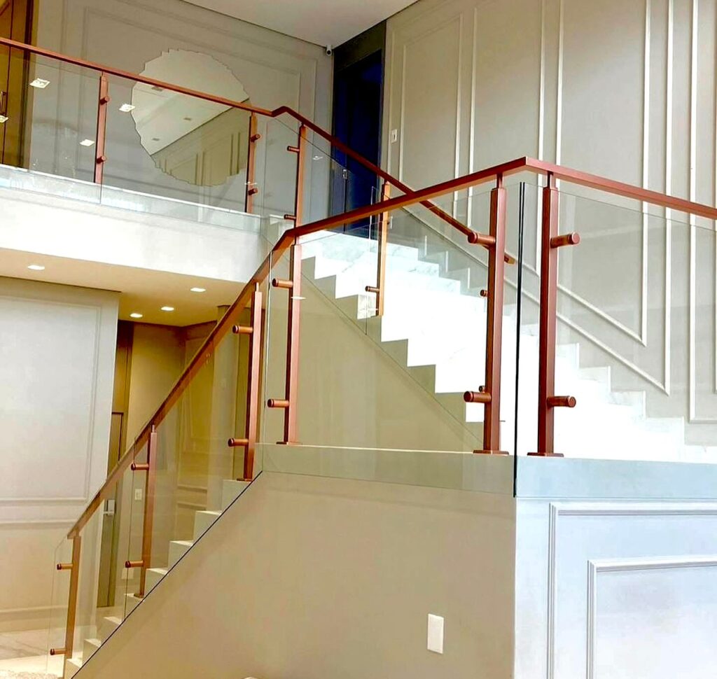 corrimão de inox com pintura especial latão bronze